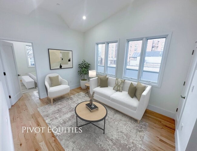 Photo - 2434 E 2nd St