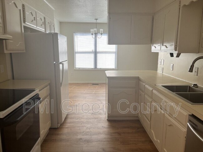 Photo - 6644 S Victor Ave