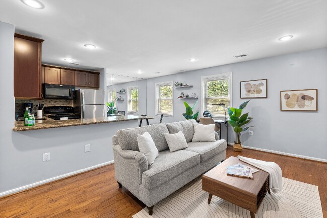 Building Photo - 11770 Carriage House Dr