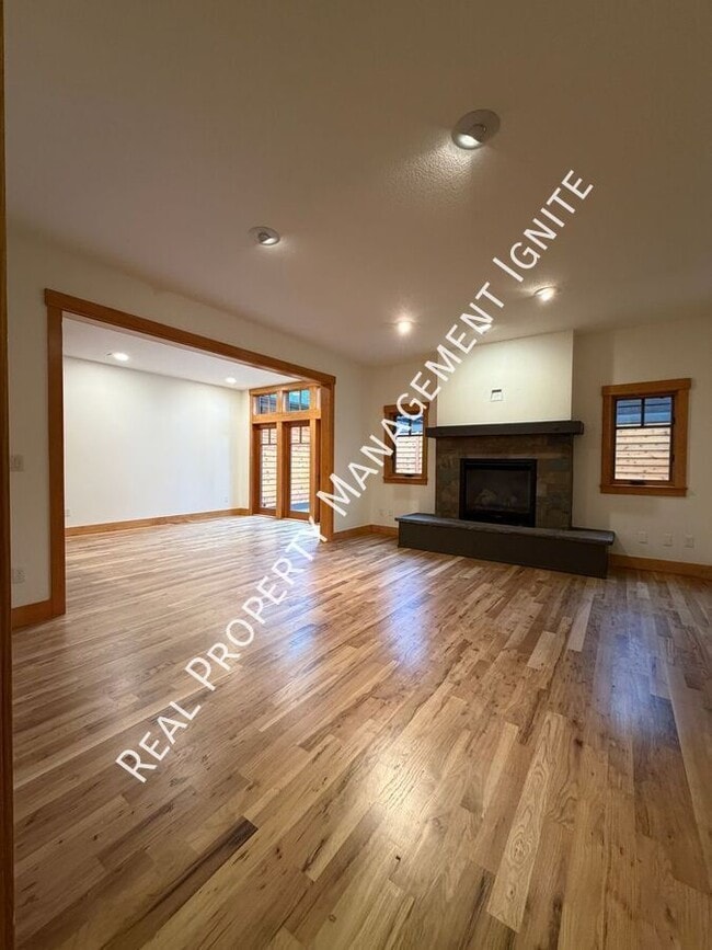 Photo - 453 S Pine St