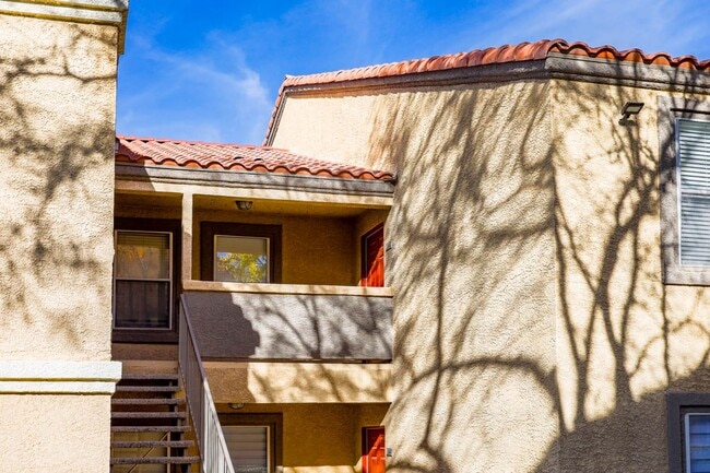 Photo - 3 Bedroom, 2 Full Bath Condo In Great Location Unit 2084