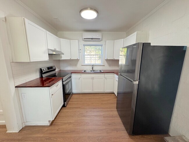 Photo - 1408 E 51st St Apartamento