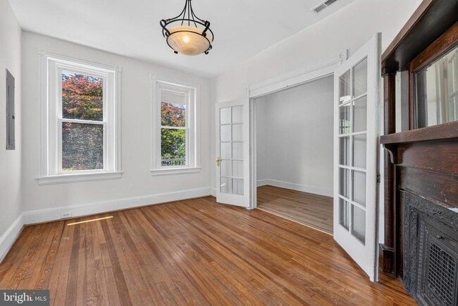 Photo - 1252 E St NE