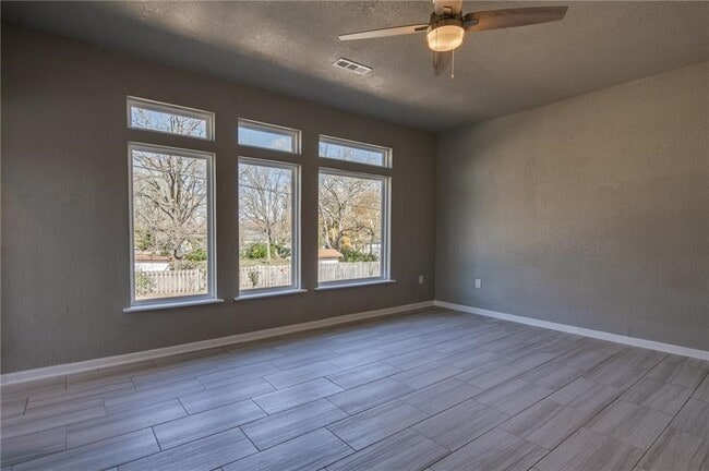 Photo - 402 E Hemlock St