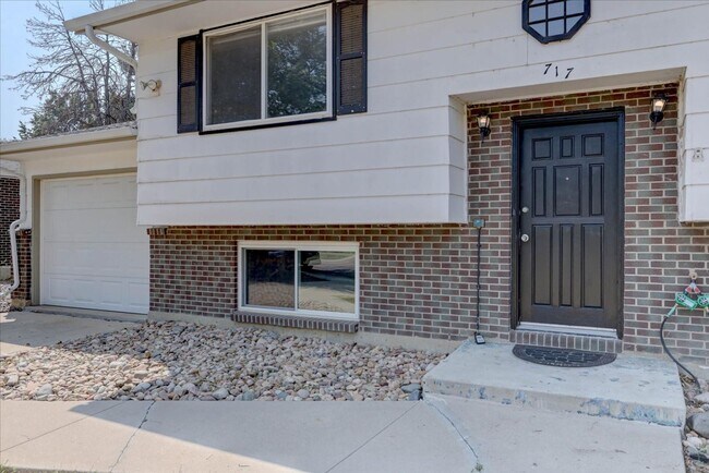 Photo - 717 E 5th Ave
