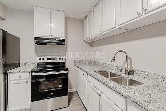 Photo - 1450 Wyman St NE