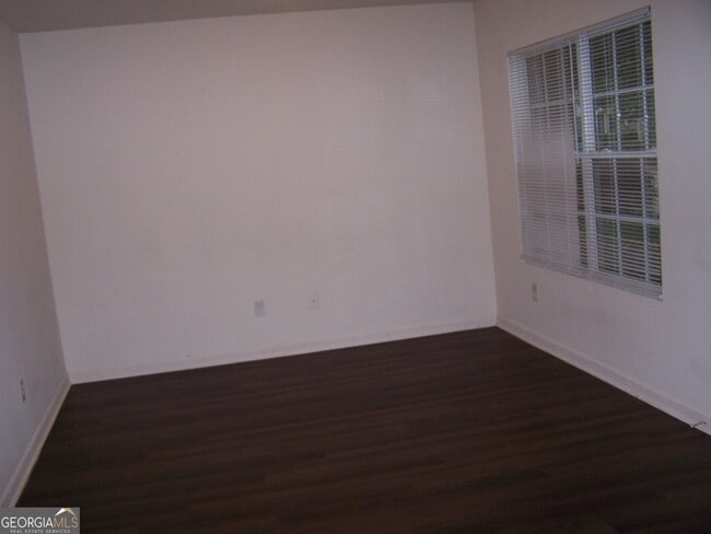 Photo - 102 Cameron Way