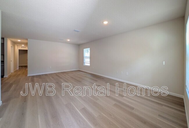 Photo - 332 Woodlawn Ave