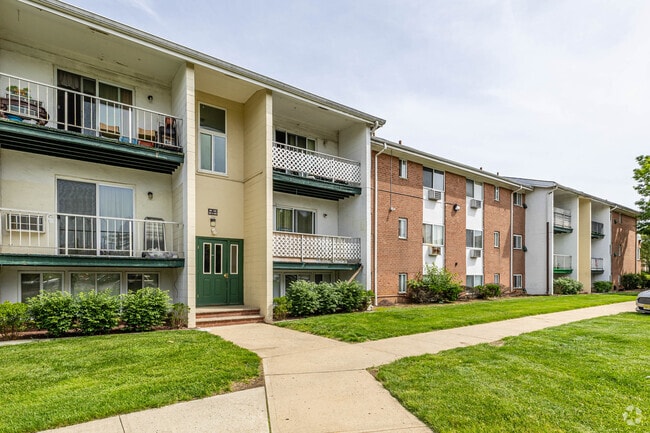 Photo - State Fayette Gardens