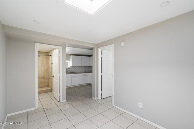 Photo - 703 W 1st St