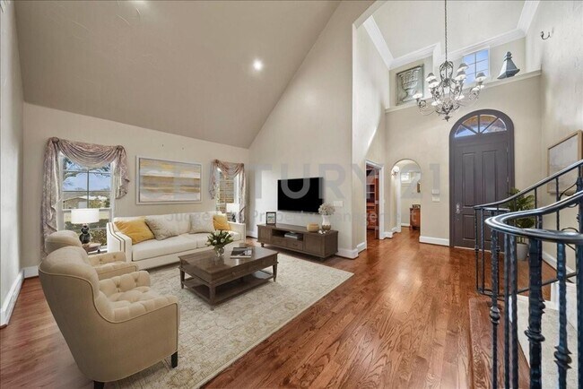 Photo - Beautiful 4/3.5/2 Home in Oak Point!