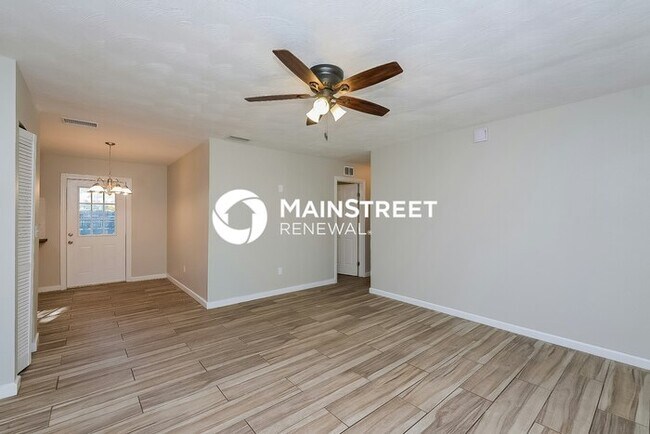 Photo - 4 Bedroom Pet-Friendly Home in LARGO, FL with Main Street Renewal