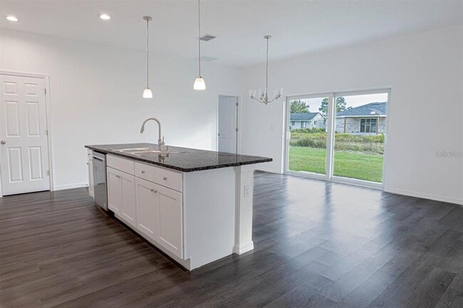 Photo - 1618 Wainwright St SE