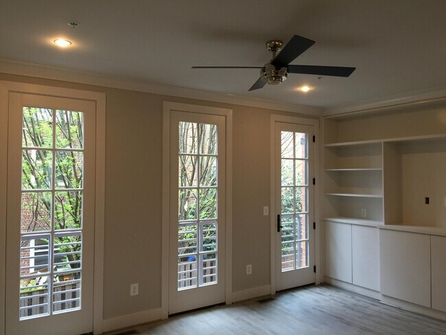 Photo - 906 N Buchanan St
