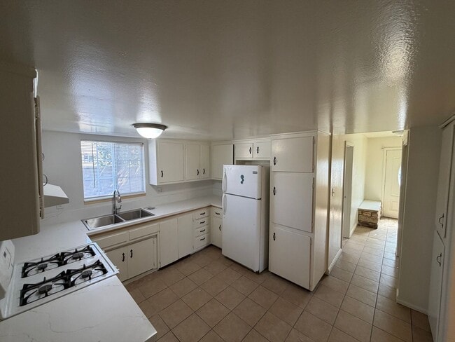 311 E McElhany Ave