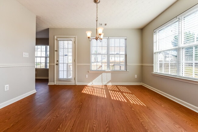 Photo - 965 Durham Way