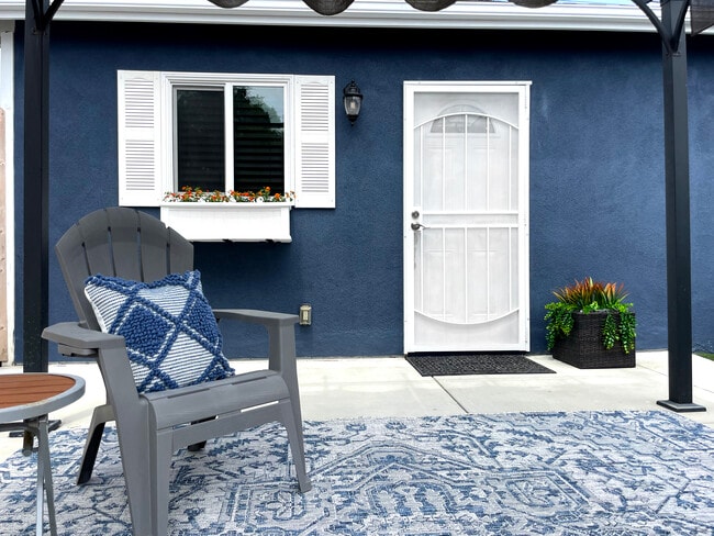 Sitting area under a retractable pergola for shaded comfort