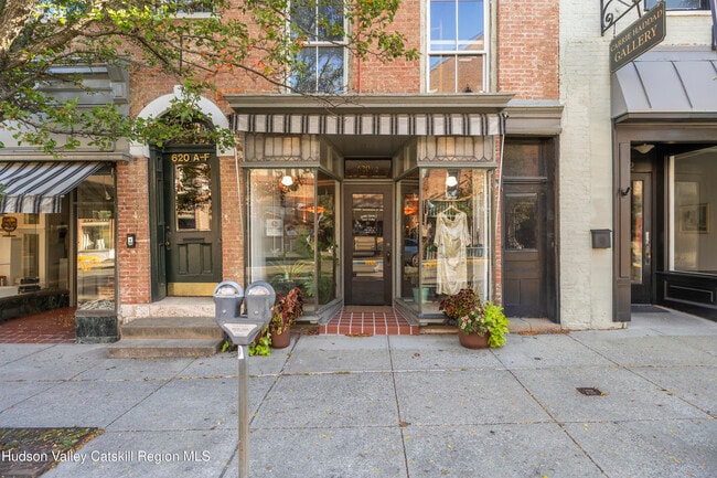 Building Photo - 620 Warren St