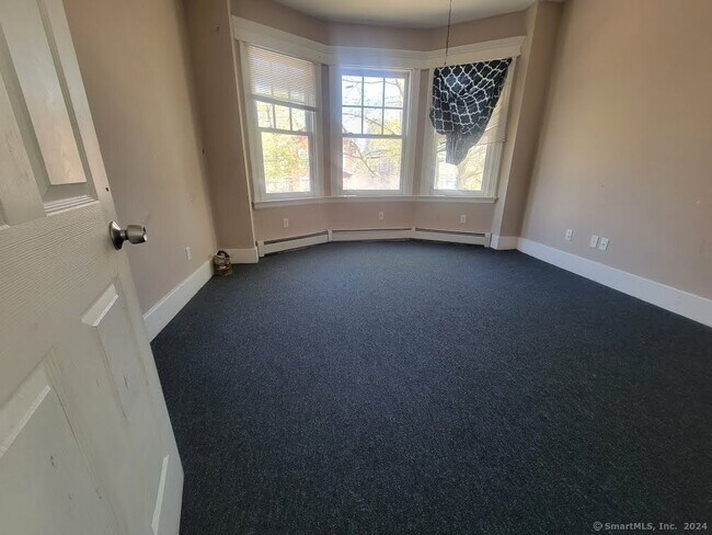 Photo - 572 Elm St Unidad 2