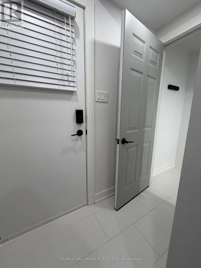 Photo - 1211 Bridge Gate Crescent