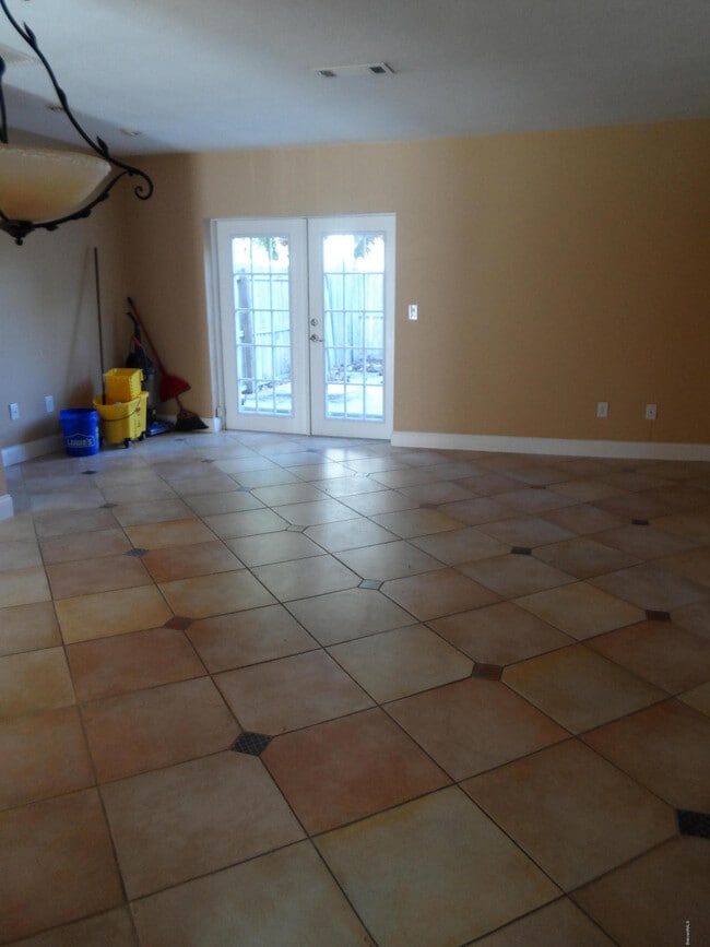 Photo - 1004 Ashley Ave