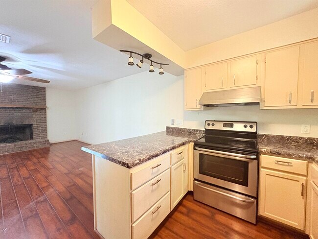 Photo - 1202 Cross Creek Way House