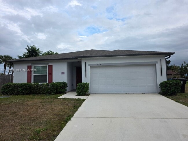 Photo - 982 SW Commonwealth Rd