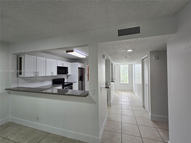 Photo - 310 Racquet Club Rd Unit 204