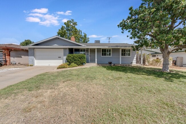 Building Photo - Updated 3-Bedroom Home! Modern Kitchen, Co...