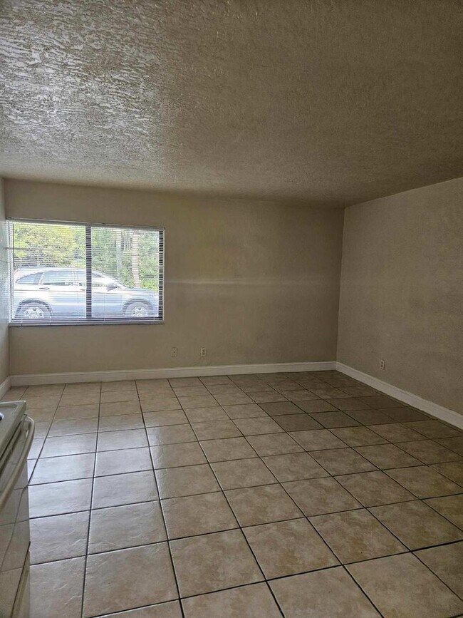 Photo - 1 BEDROOM 1 BATH NEWLY RENOVATED CONDO Unidad 102