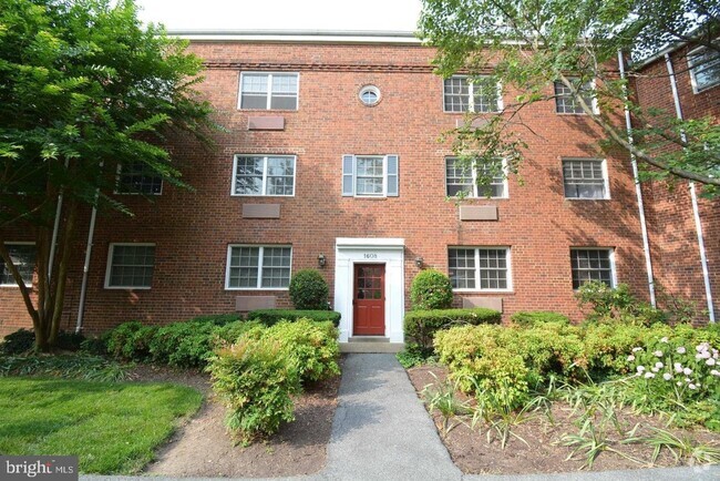 Building Photo - Walk to Old Town Alexandria! Pool, Gym & T... Rental