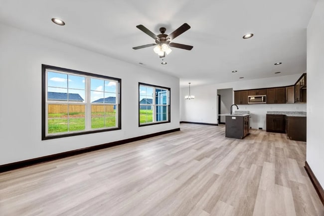 Photo - 506 Victoria Wy