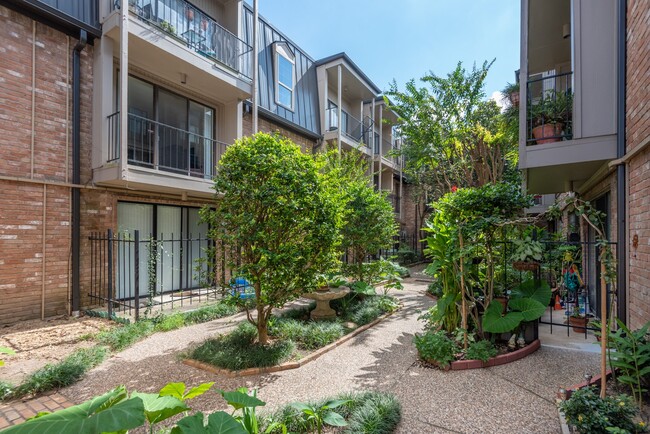 Building Photo - 2400 N Braeswood Blvd Unit 220