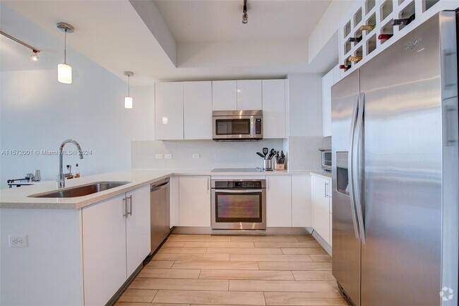 Building Photo - 999 SW 1st Ave Unit 2010 Rental