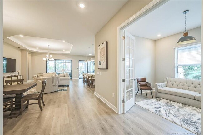 Photo - 15111 Pescara St