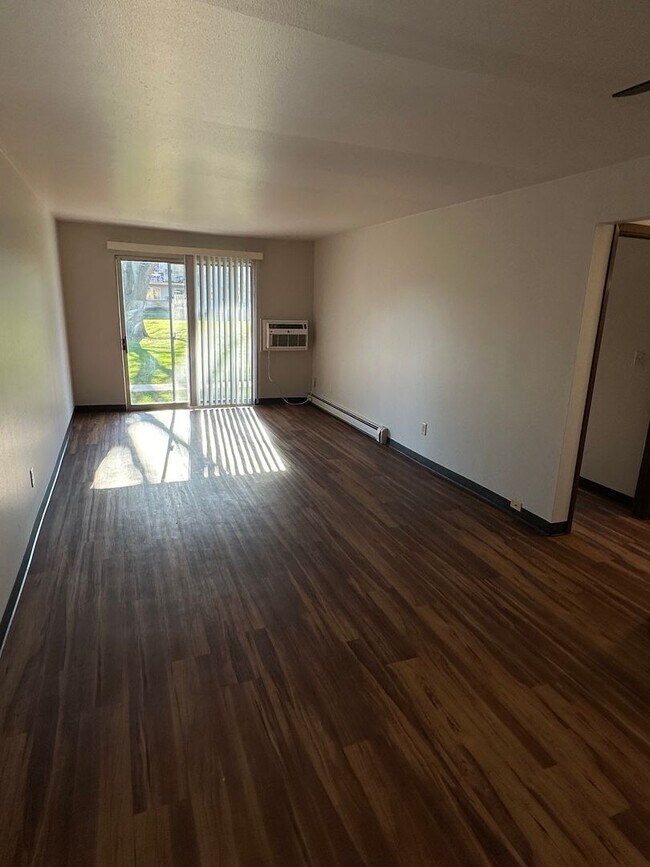 Photo - Plaza IV Apartments in St. Francis.