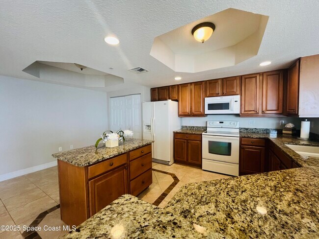 490 Sail Ln Unit 605