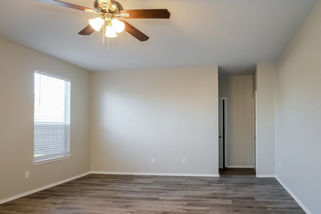 Photo - 233 Waterloo Dr