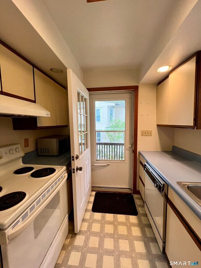 Photo - 7 Golden Hill St Unit 2nd floor