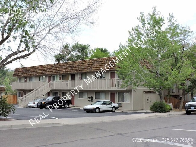 Building Photo - Spacious upstairs Unit 7 Rental