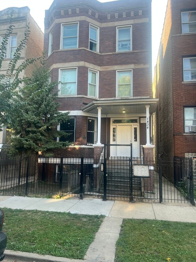 Building Photo - 1434 S St Louis Ave Unit 1 Rental