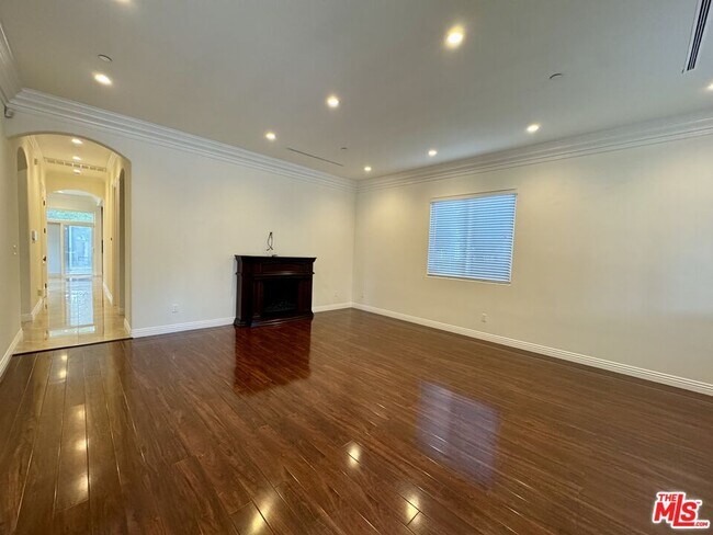 Photo - 6234 Carpenter Ave