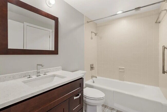 Photo - Stylish & inviting, this southeast-facing 1 bed 1 bath in the coveted University Green offers