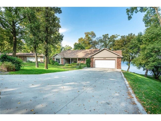 Building Photo - 1409 Hoot Lake Dr