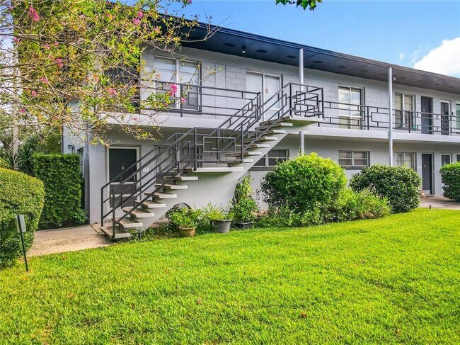 Building Photo - 825 N Primrose Dr Unit 113 Rental