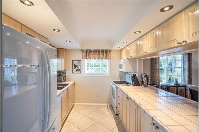 Building Photo - 221 Waterside Dr