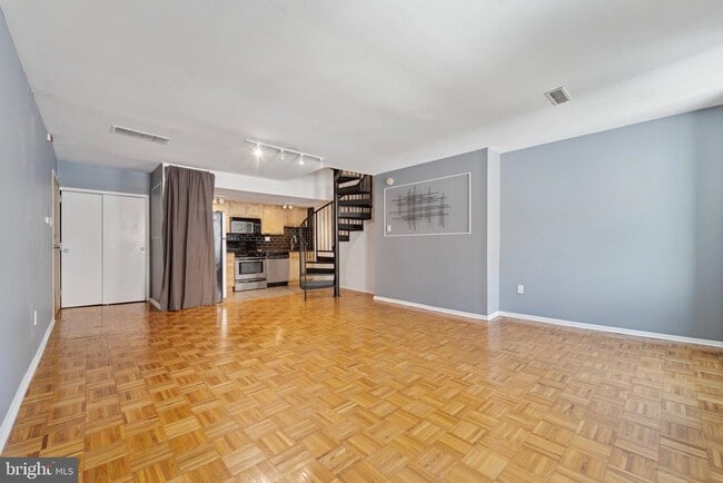 Building Photo - 1029 Spruce St Unit 304