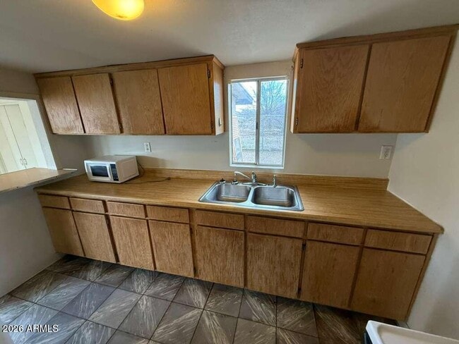 Photo - 1365 E 20th St