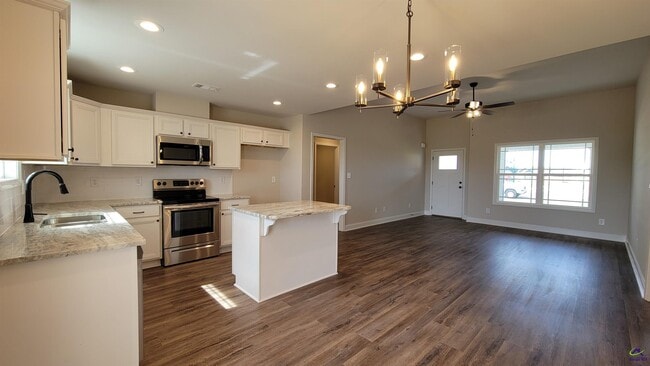 Photo - 808 Daisy Dr