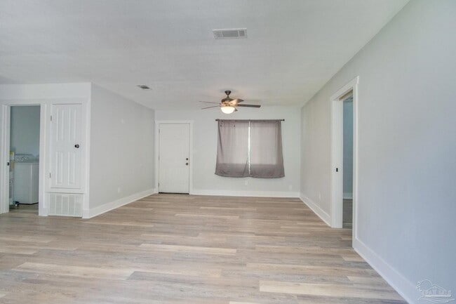 Photo - 195 Navarro Rd